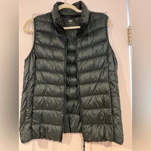 Uniqlo green puffer vest M